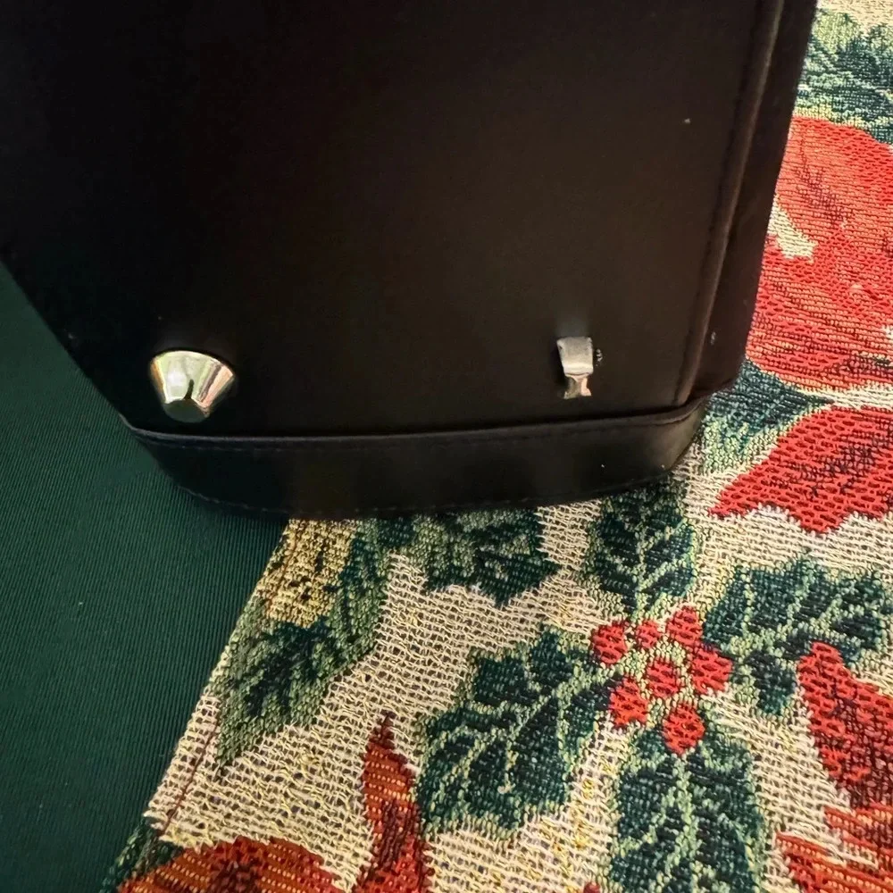 Mobile Edge Onxy Geneva Special Edition Laptop